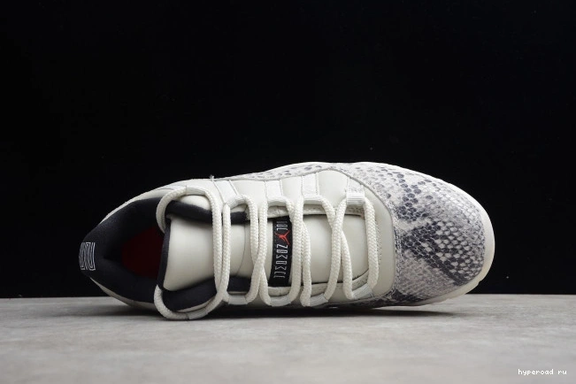 SE CD6846-002 11 Air Low Bone Light Jordan Snake 0815
